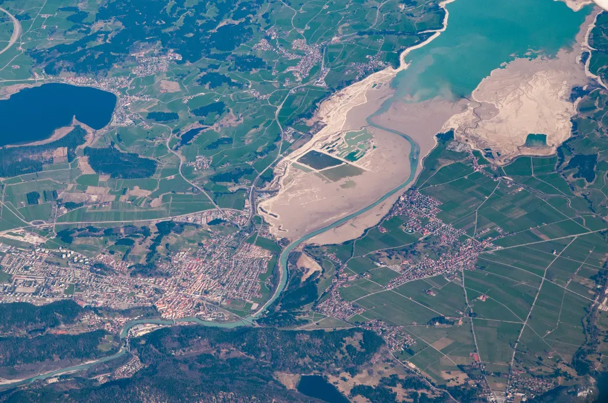 connecting major cities and urban centers